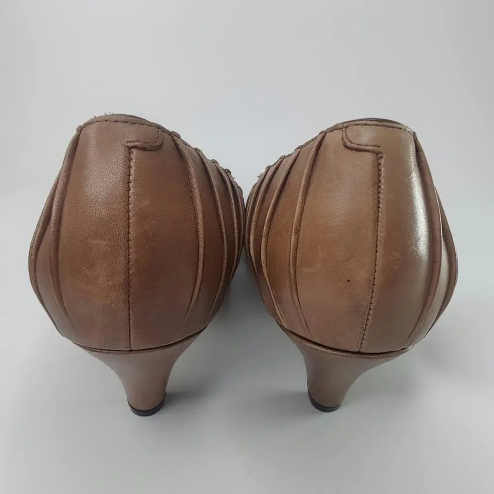 Tan leather pleated heels sz 8.5. Indigo by Clarks